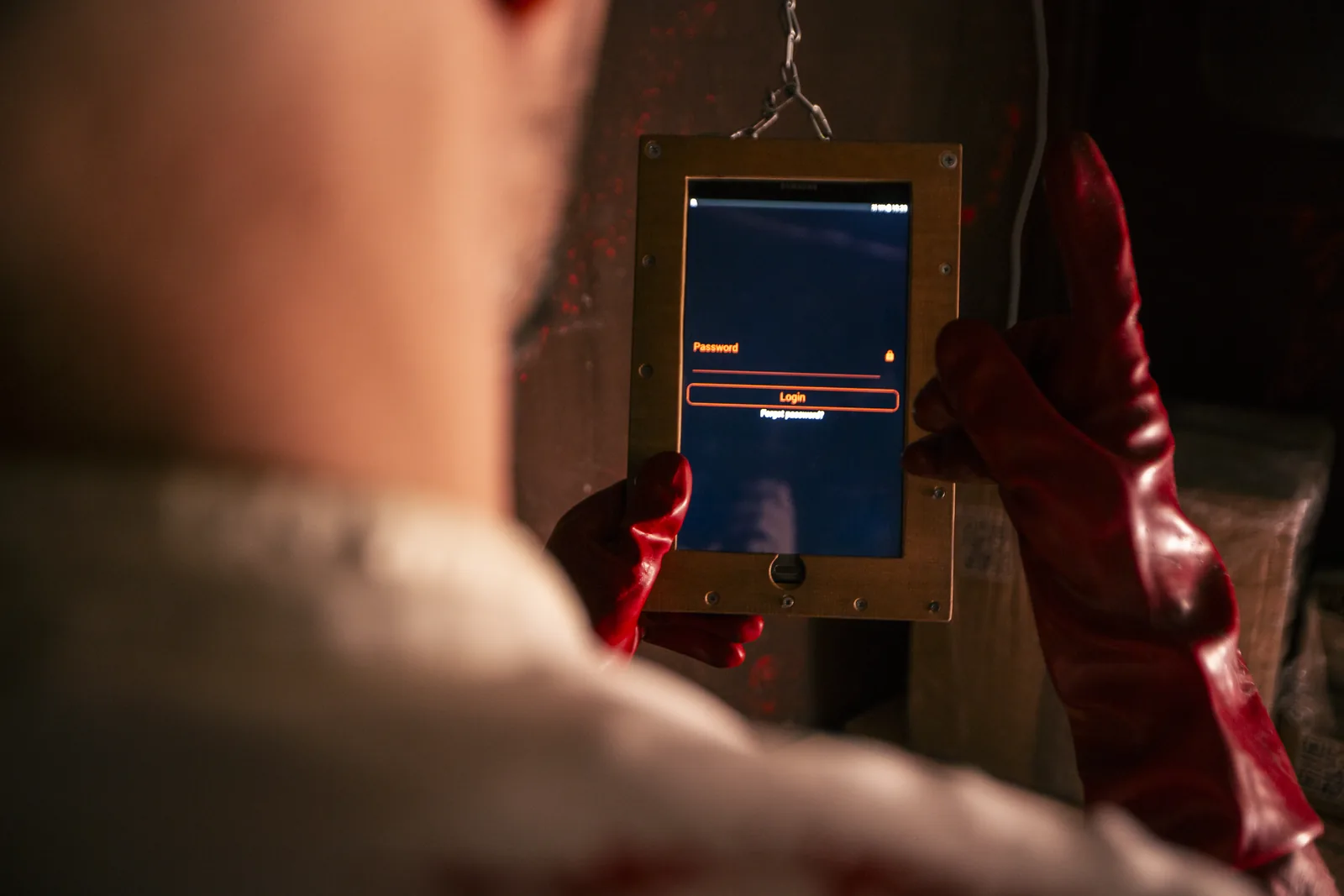 Zagonetka sa šifrom na tabletu u escape room sobi Door 404 — franšiza