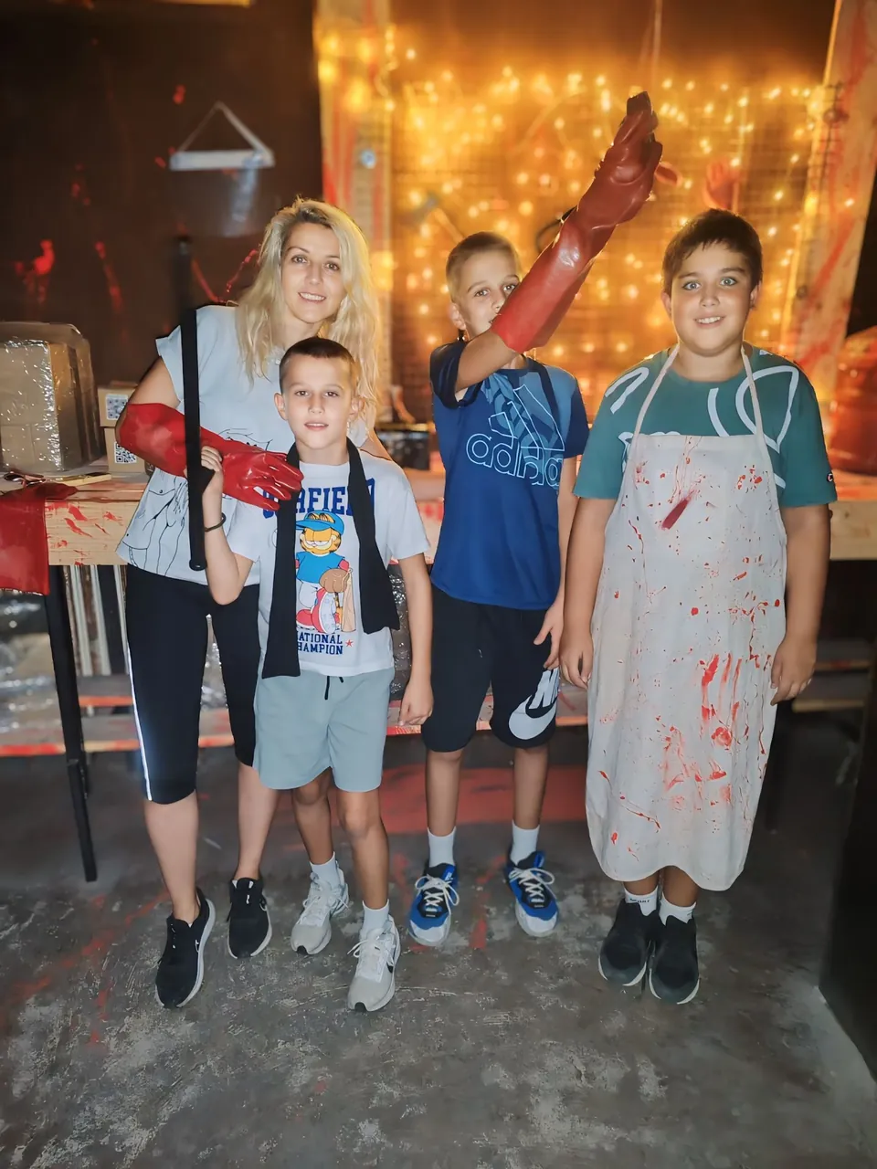 Mama sa tri dečaka u horor sobi Selektor — rođendanska proslava u Door 404 Novi Sad