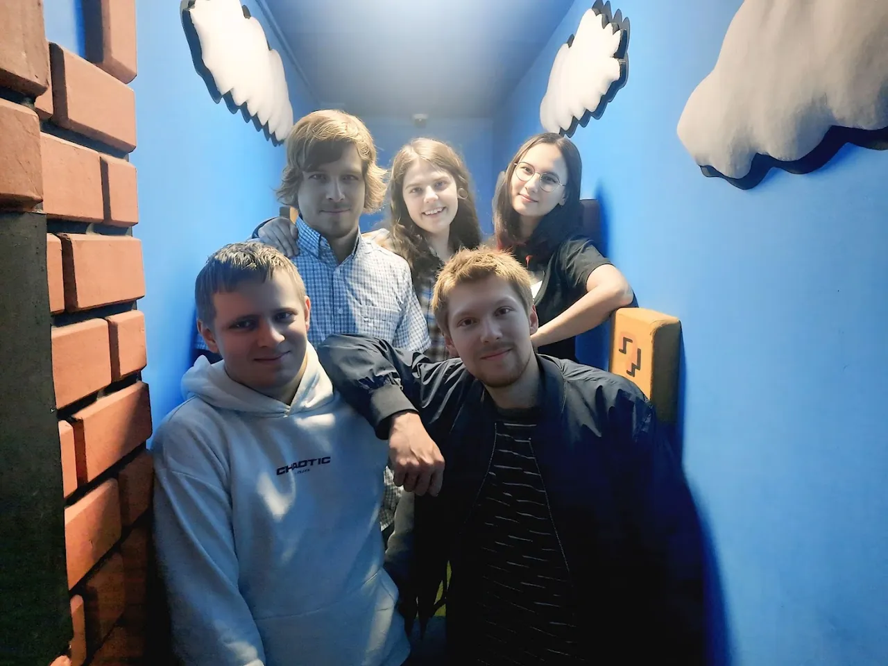 Tim kolega na team buildingu u escape room-u Door 404 u Novom Sadu